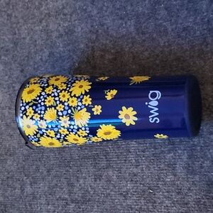 Swig cup with flowers